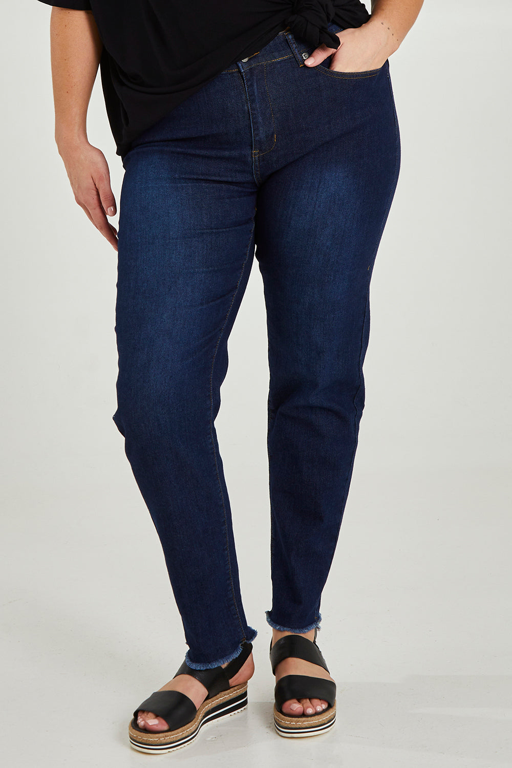 Model Maddy wearing size XXL of the Frayed Slim Fit Jean in colour Darkblue (Blue), from the front, cropped image