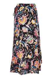 Product shot of the Ole Skirt in colour Castro (Black), from the back
