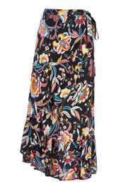 Product shot of the Ole Skirt in colour Castro (Black), from the front