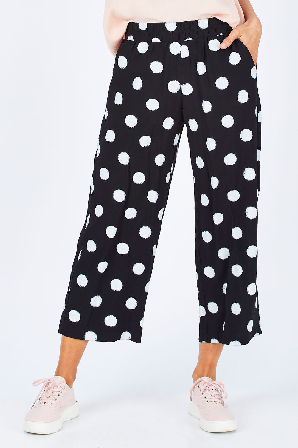 Model Gemma wearing size S of the Spot Pant in colour BlackWhite (Black), from the front, cropped image