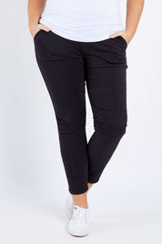 Model Fiona wearing size XL of the Jogger Jean in colour Black (Black), from the front, cropped image