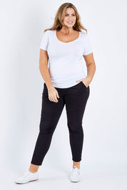Model Fiona wearing size XL of the Jogger Jean in colour Black (Black), from the front, showing the whole outfit