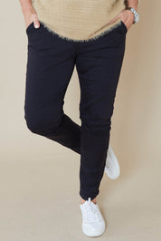 Model Sandy wearing size S of the Jogger Jean in colour Black (Black), from the front, cropped image
