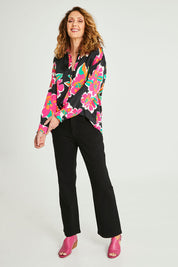 Model Emma wearing size S of the Bianca Shirt in colour Black (Black), from the front, showing the whole outfit
