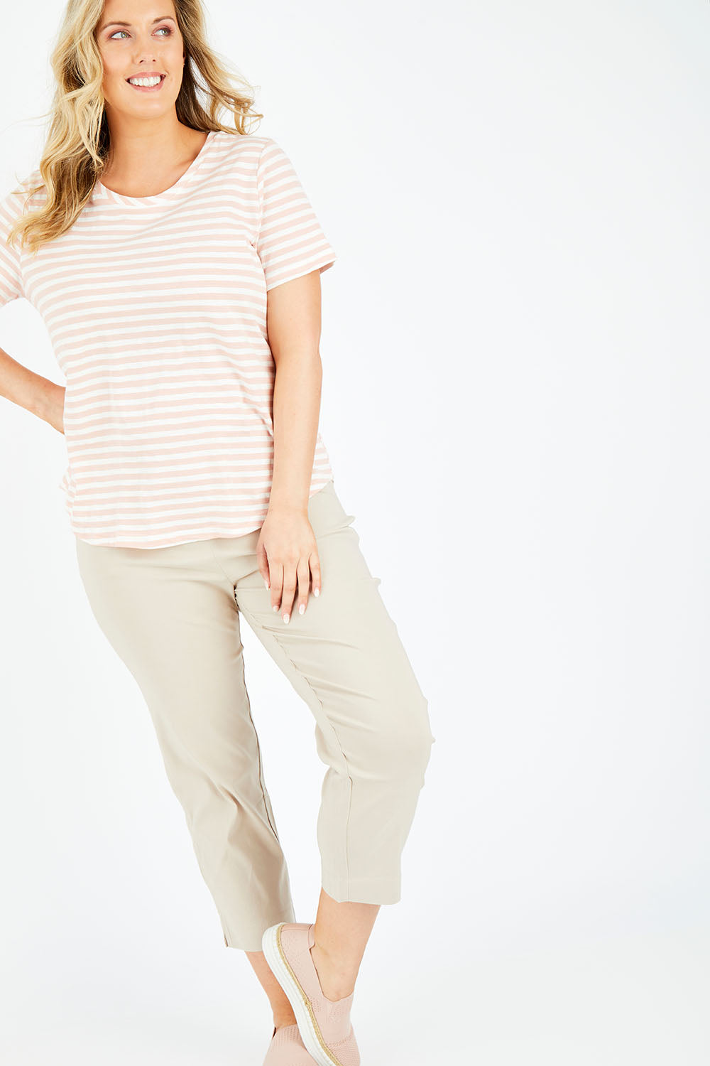 Model Jess wearing size L of the Zara Pant in colour Natural, from the front, showing the whole outfit