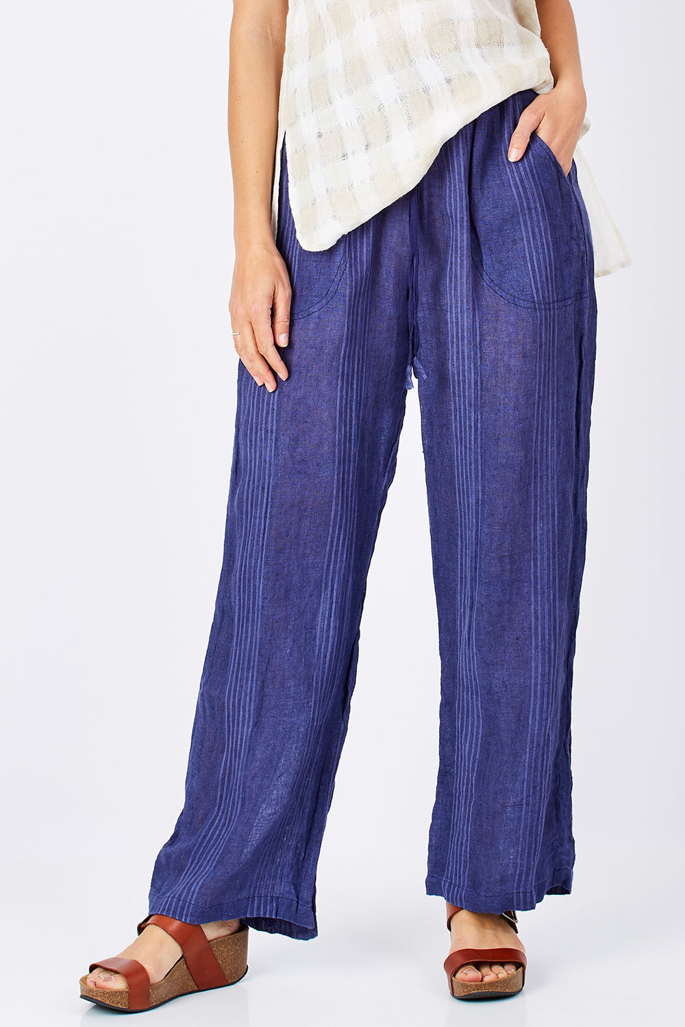 Model Anna wearing size S of the Monte Pant in colour Navy (Blue), from the front, cropped image