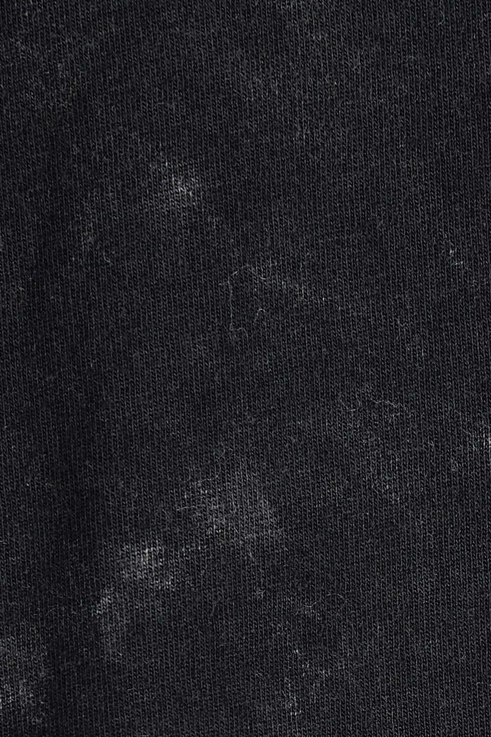 Product shot of the Hollywood 90'S Relax L/S Tee in colour Blackwash (Black), detail