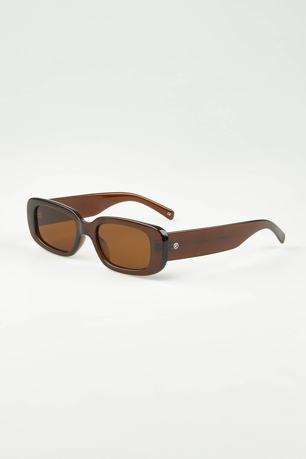 A model wearing the Xray Spex Sunglasses in colour Chocolate, from the front, showing the whole outfit