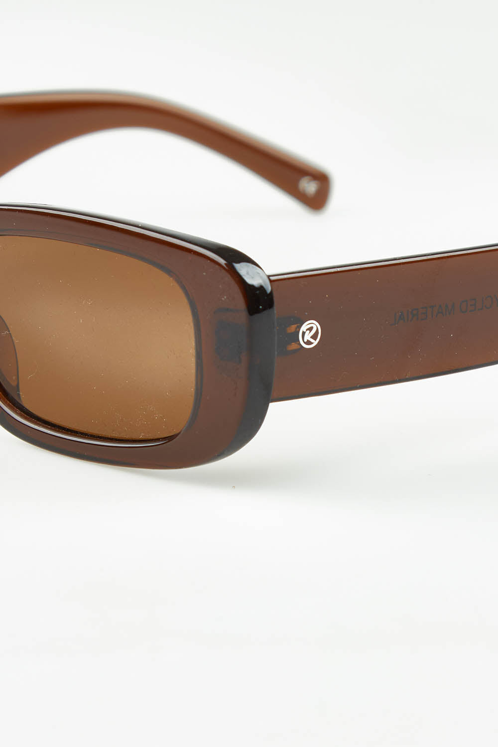 A model wearing the Xray Spex Sunglasses in colour Chocolate, from the front, showing the whole outfit