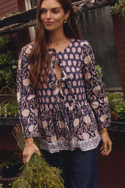 Model Genericm wearing size sample of the Alilia Cotton Jacket – Navy in colour Navy, in a cropped view