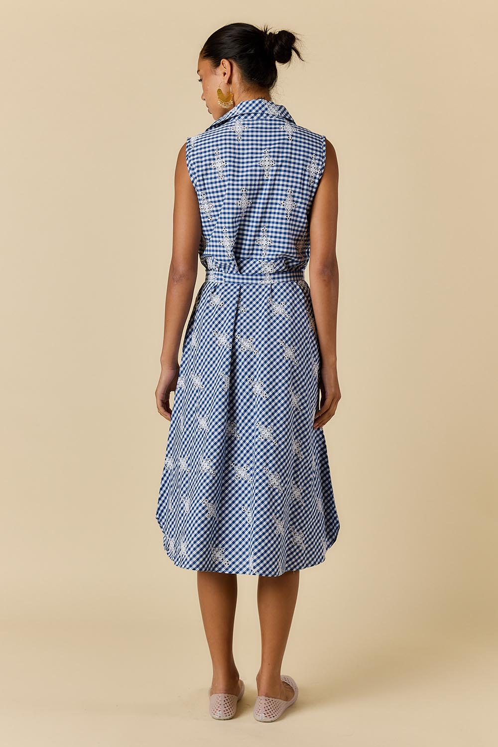 Model Genericm wearing size sample of the Ellie Ray Dress – Blue in colour Blue, from the front
