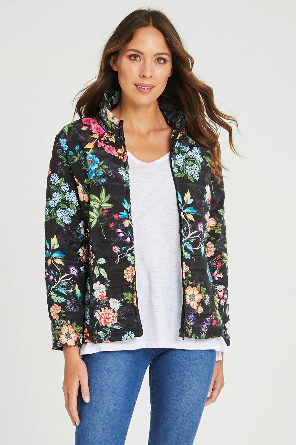Model Madeline wearing size S of the Evergreen Puffer in colour Black (Black), from the front, cropped image