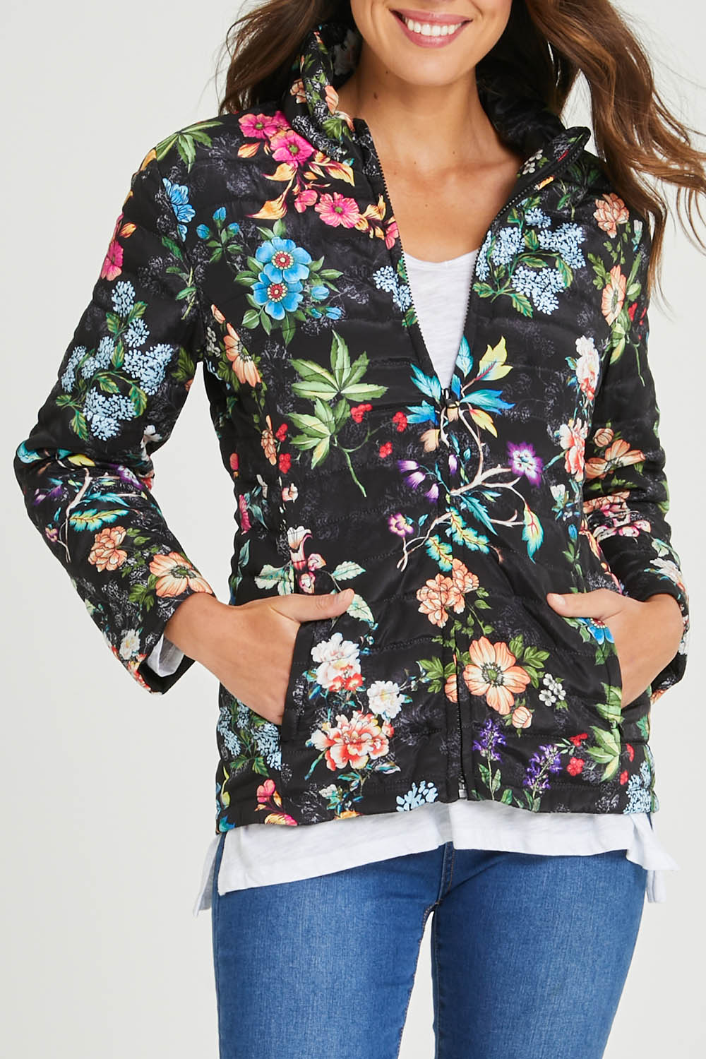 Model Madeline wearing size S of the Evergreen Puffer in colour Black (Black), from the front, cropped image
