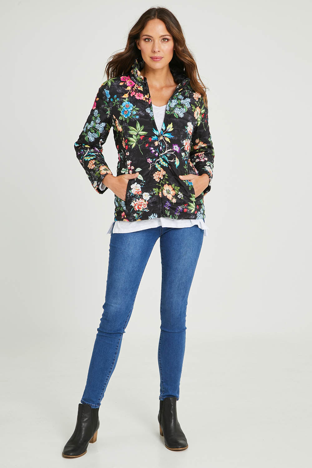 Model Madeline wearing size S of the Evergreen Puffer in colour Black (Black), from the front, showing the whole outfit