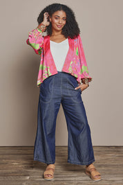 Model Ziara wearing size S of the Pula Pant in colour Denim (Blue), from the front, showing the whole outfit