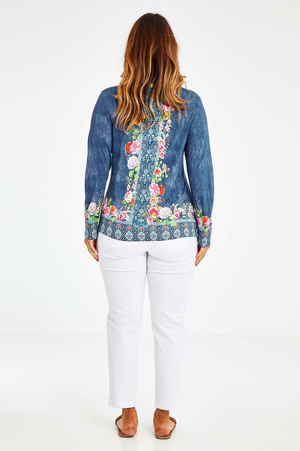Model Laura wearing size L of the Valeria Long Tee in colour Navy (Blue), from the back