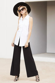 A model wearing the Seamless Pant in colour Black (Black), from the front, showing the whole outfit