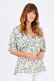 Model Laura wearing size 12 of the Tystnad Blouse in colour YellowPtl, from the front, cropped image