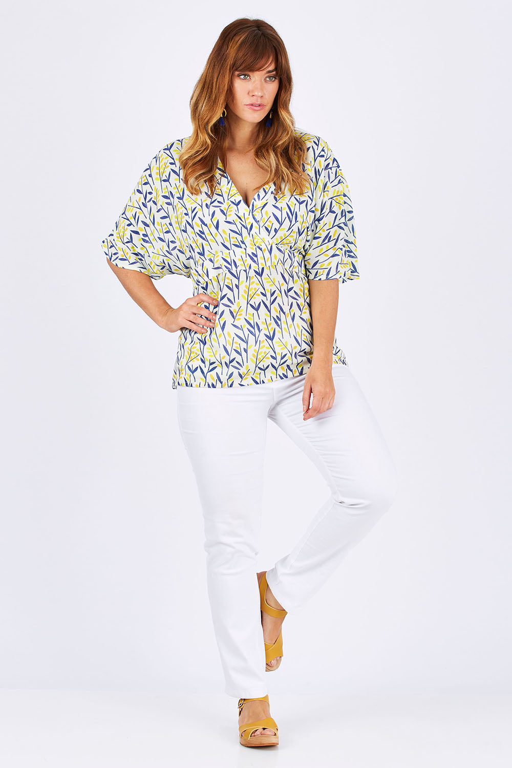 Model Laura wearing size 12 of the Tystnad Blouse in colour YellowPtl, from the front, showing the whole outfit