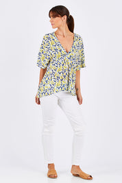 Model Monique wearing size 10 of the Tystnad Blouse in colour YellowPtl, from the front, showing the whole outfit