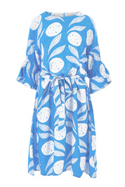 Product shot of the Solnedgang Dress in colour Circflwr (Blue), from the front
