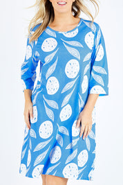 Model Jess wearing size 14 of the Dagtig Dress in colour Circflwr (White), from the front, cropped image