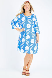 Model Jess wearing size 14 of the Dagtig Dress in colour Circflwr (White), from the front, showing the whole outfit