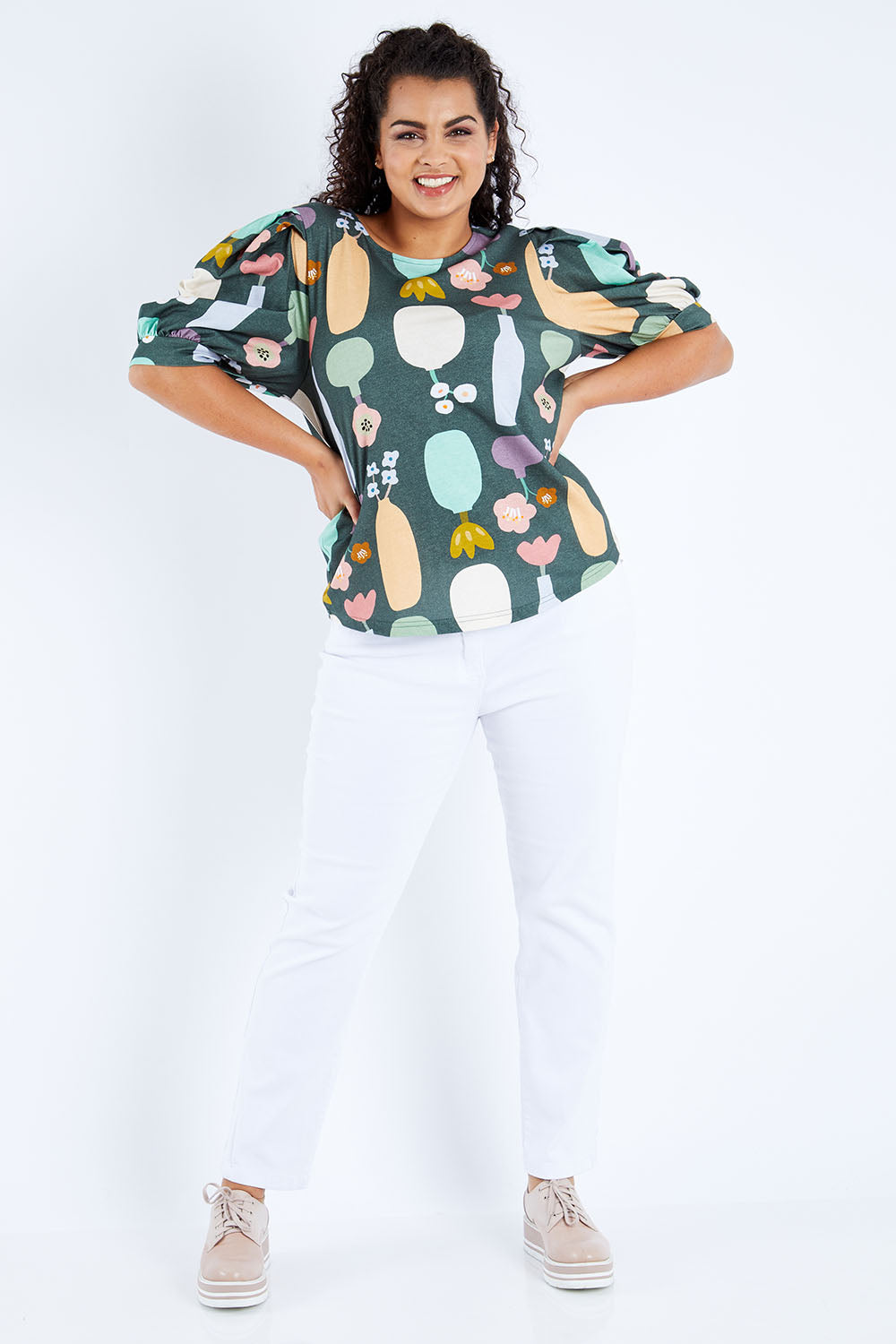 Model Sasha-Lee wearing size 16 of the Barnslig Puff Sleeve Tee in colour Pottery (Grey), from the front, showing the whole outfit