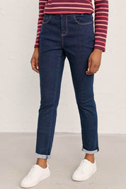 A model wearing the Lamledra Jeans in colour Dindigow (Blue), from the front, cropped image