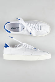 A model wearing size 36 of the 2843 Club S Comfort Leather Sneaker in colour Whitebluer (White), from the front, showing the whole outfit