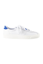 Product shot of the 2843 Club S Comfort Leather Sneaker in colour Whitebluer (White), from the front