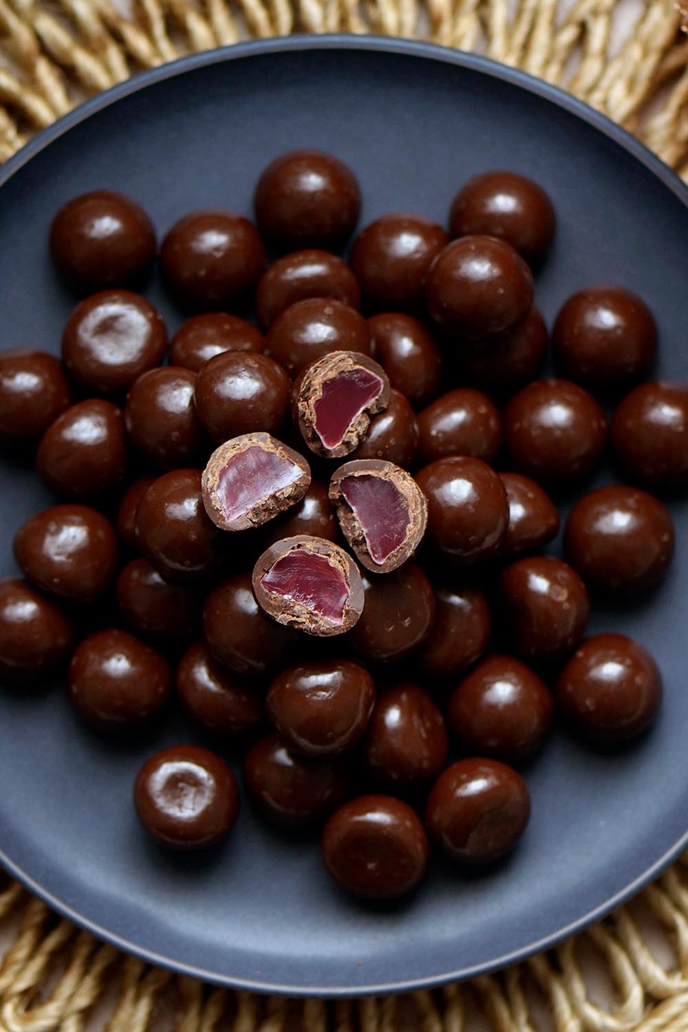 A model wearing the 150G Dark Chocolate Raspberries in colour Darkrasp, from the front, showing the whole outfit