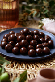 A model wearing the 150G Dark Chocolate Raspberries in colour Darkrasp, from the front, showing the whole outfit