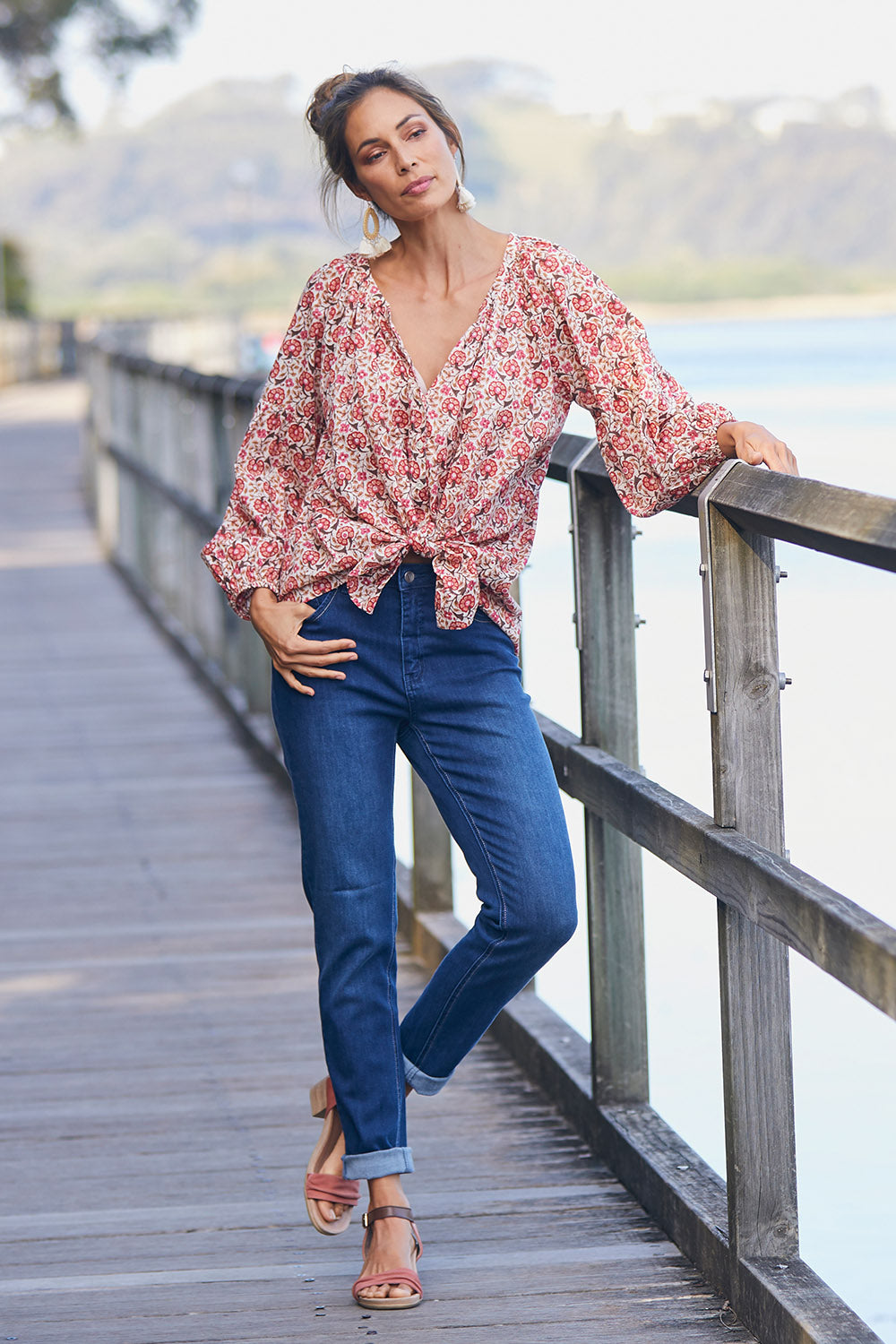 Model Amanda wearing the Aquarius Top in colour Poppyfield (Pink), from the front, showing the whole outfit
