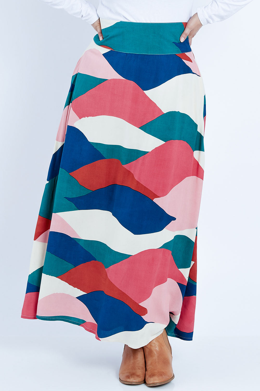 Model Jess wearing size 14 of the Rosie Maxi Skirt in colour Horizon (Pink), from the front, cropped image