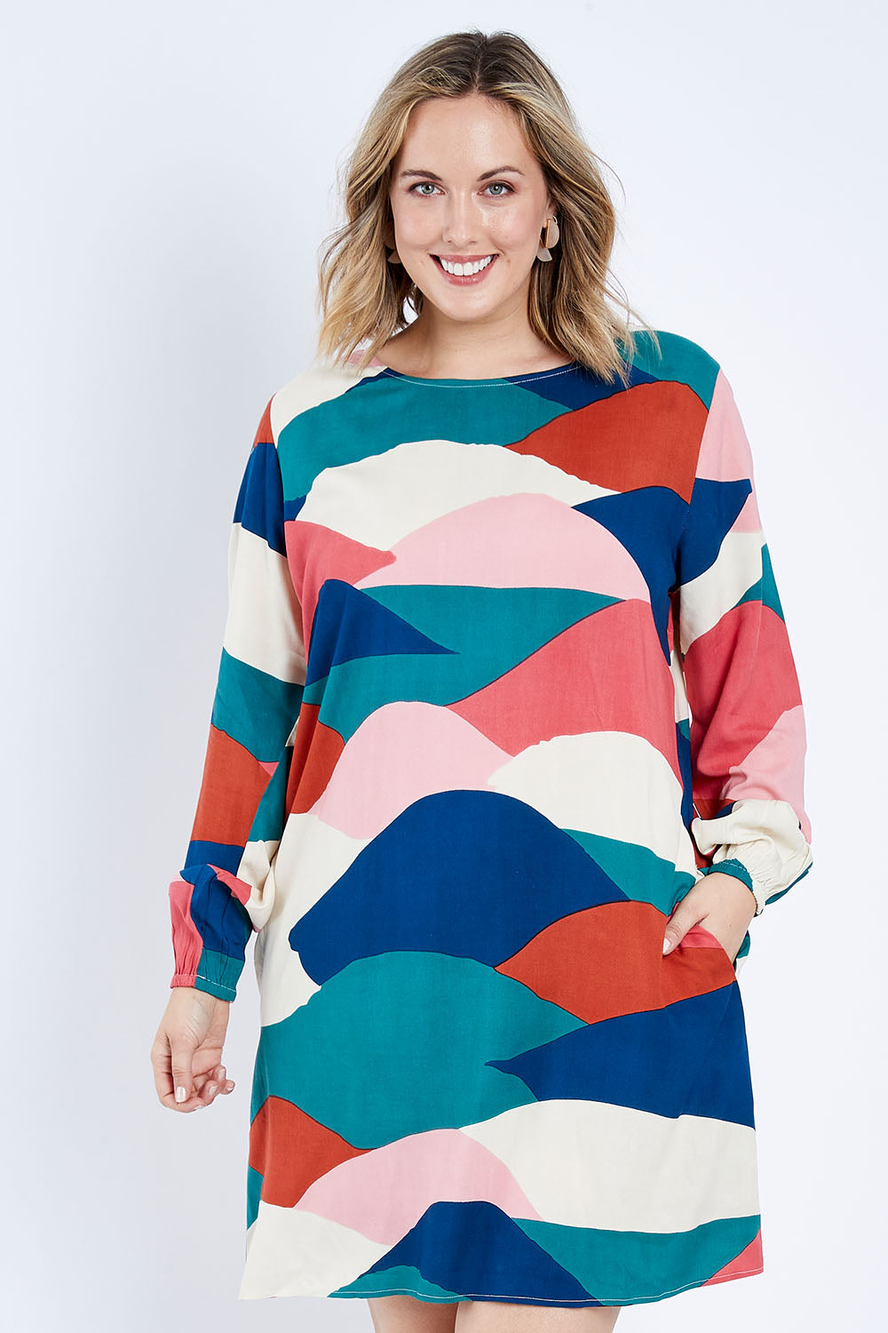 Model Jess wearing size 14 of the Katy Shift Dress in colour Horizon (Pink), from the front, showing the whole outfit