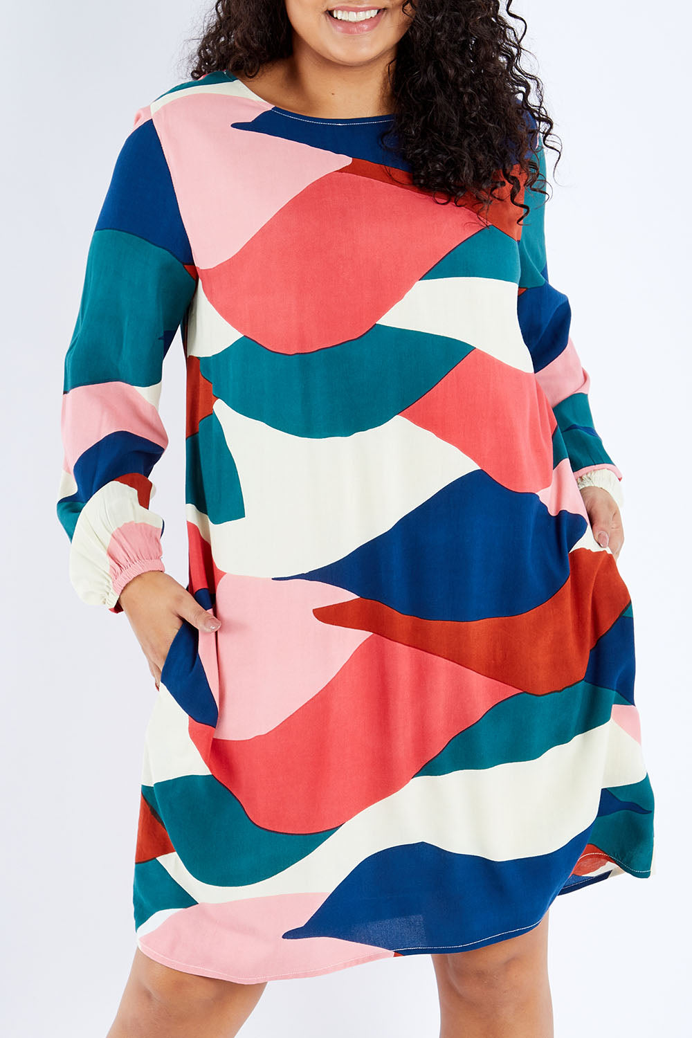 Model Sasha-Lee wearing size 16 of the Katy Shift Dress in colour Horizon (Pink), from the front, cropped image