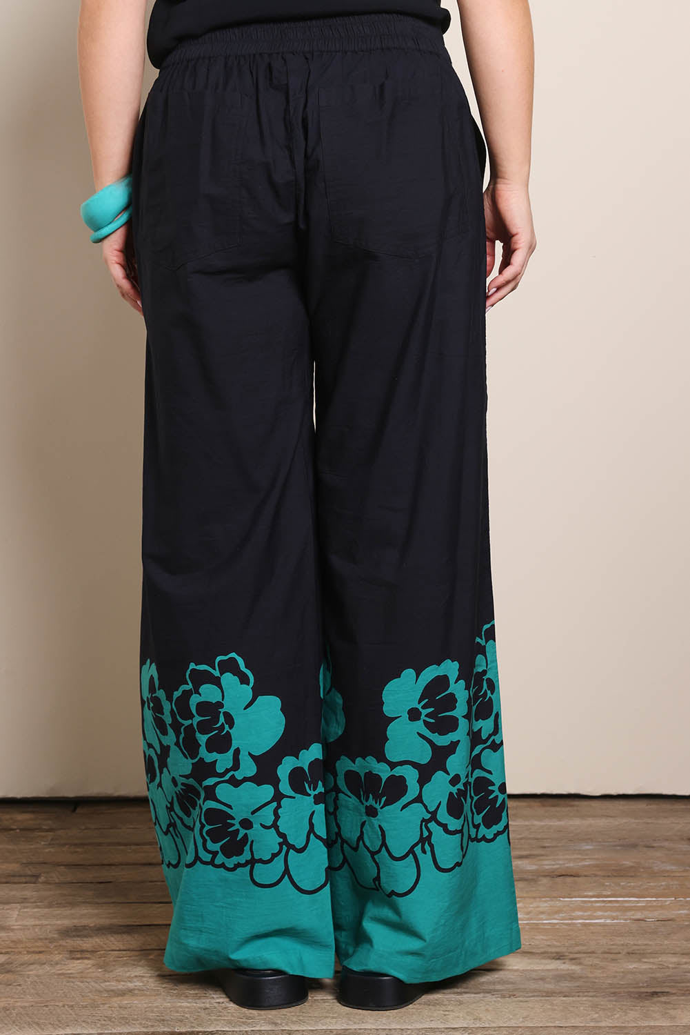 Model Georgiel wearing size 10 of the Stella Cotton Pant – Pansies in colour Pansies, from the front