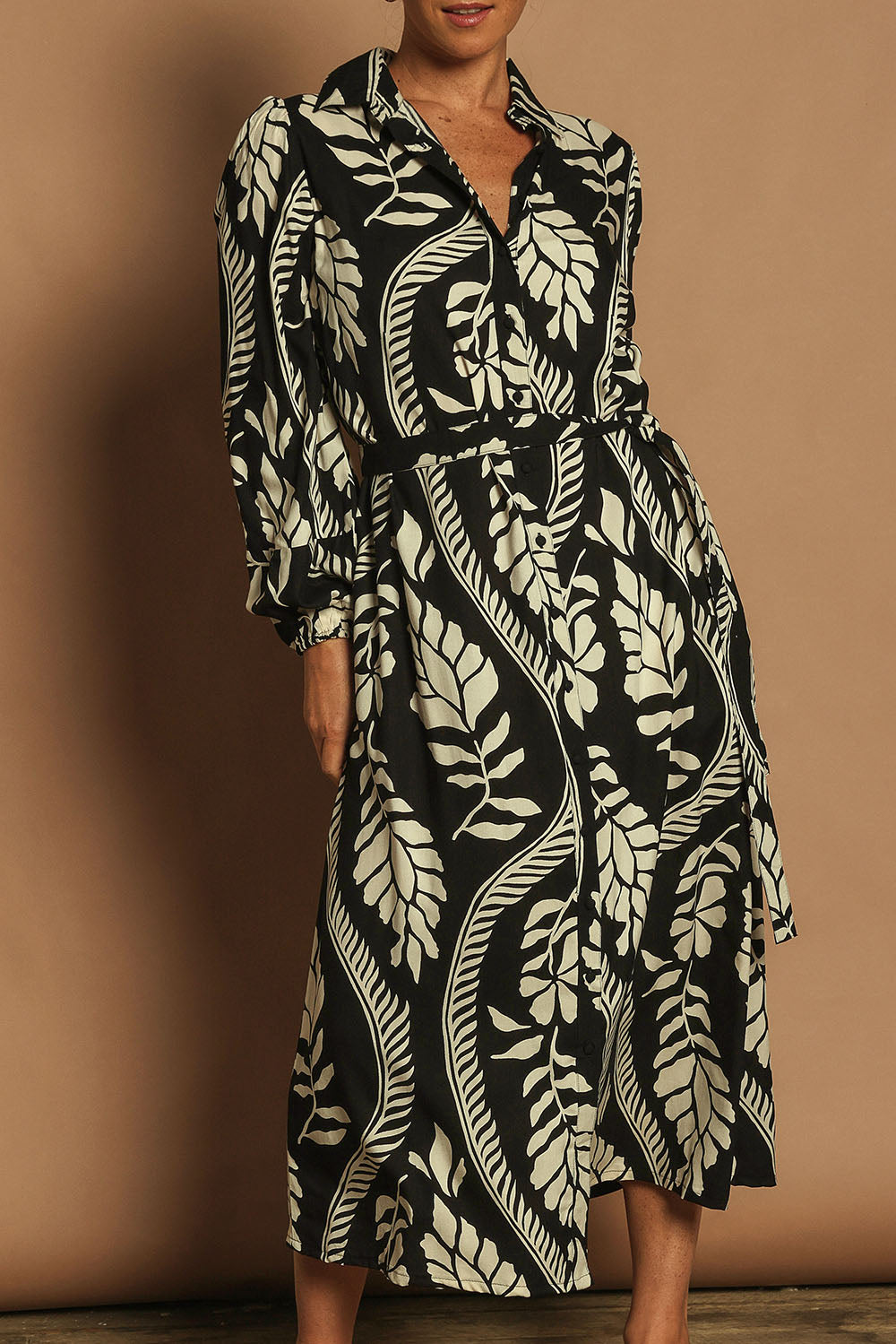 Model Katie wearing size 10 of the Leah Midi Shirt Dress in colour Blkvine (Black), from the front, cropped image