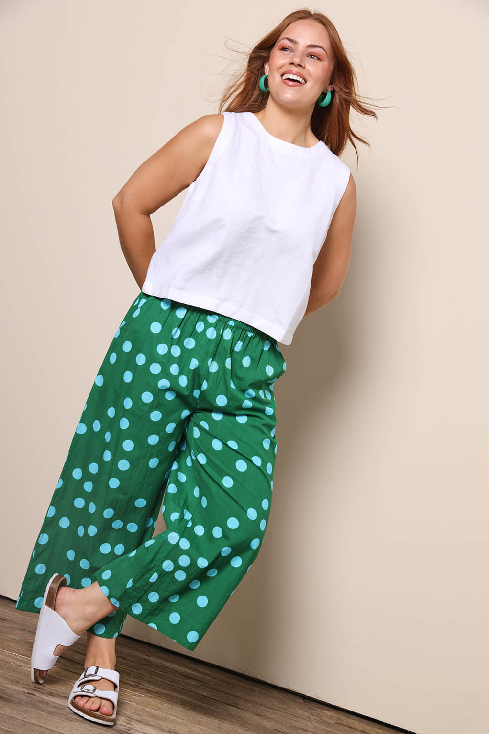 Model Georgiel wearing size 10 of the Leela Cotton Cropped Pant – Greenspot in colour Greenspot, from the front
