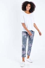 Model Schanez wearing size S of the Short Sleeved Tee in colour White (White), from the front, showing the whole outfit