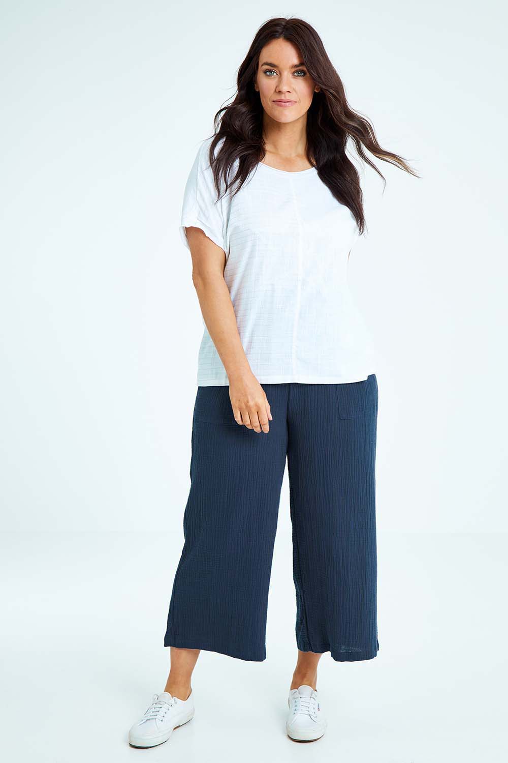 Model Laura wearing size L of the Cotton Pant in colour Navy (Blue), from the front, showing the whole outfit