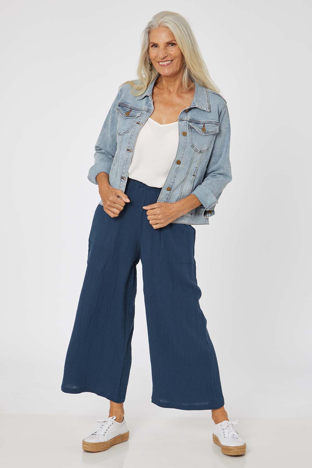 Model Rachel wearing size S of the Cotton Pant in colour Navy (Blue), from the front, showing the whole outfit