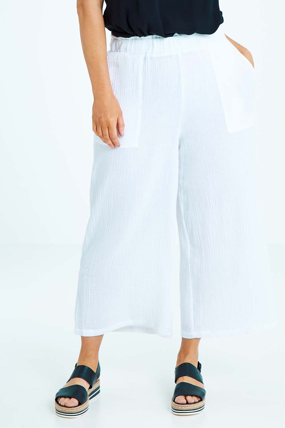 Model Laura wearing size L of the Cotton Pant in colour White (White), from the front, cropped image