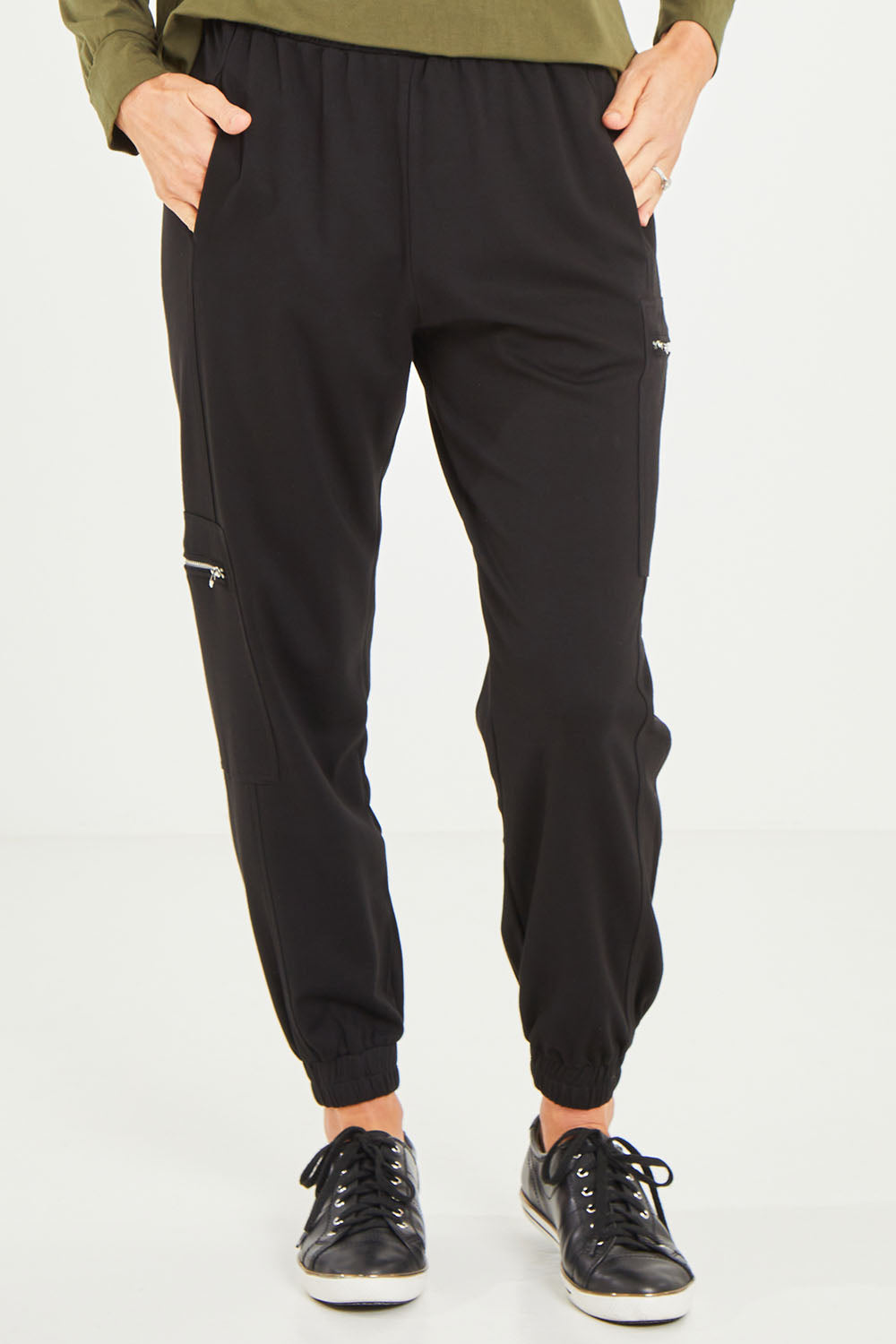 Model Kelly wearing size S of the Zip Pocket Pant in colour Black (Black), from the front, cropped image