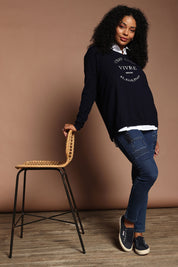Model Ziara wearing size S of the All That Jazz Jean in colour Darkdenim (Blue), from the front, showing the whole outfit
