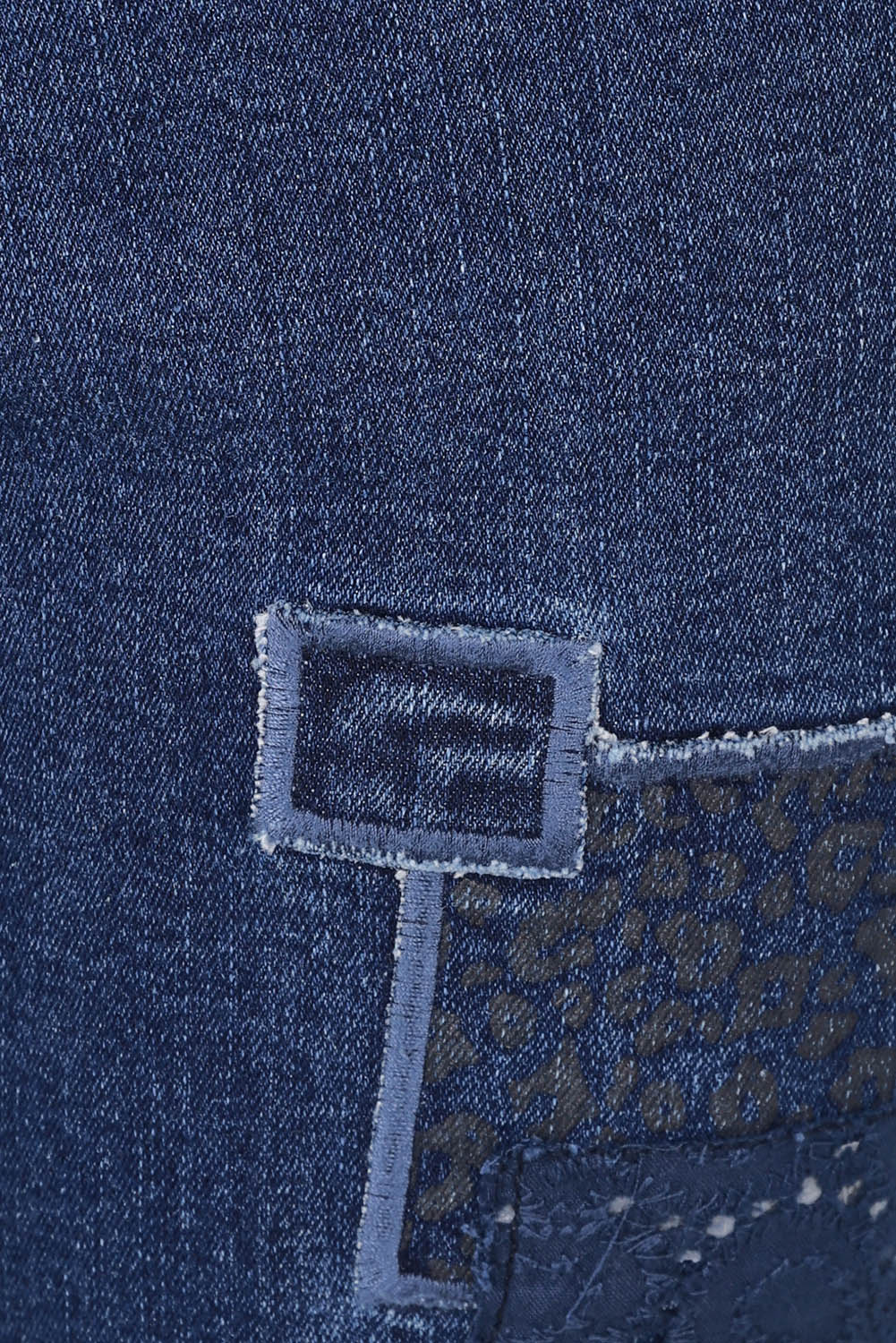 Product shot of the All That Jazz Jean in colour Darkdenim (Blue), detail