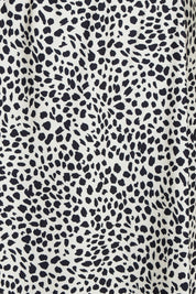 Product shot of the Pebble Skirt in colour Naturalblk (Black), detail