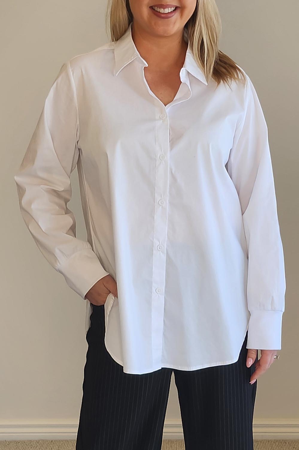 A model wearing the City Rib Cuff Cotton Blend Shirt in colour White (White), from the front, cropped image