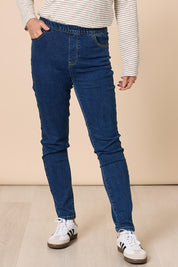 A model wearing the Chicago Jean in colour Darkdenim (Blue), from the front, cropped image